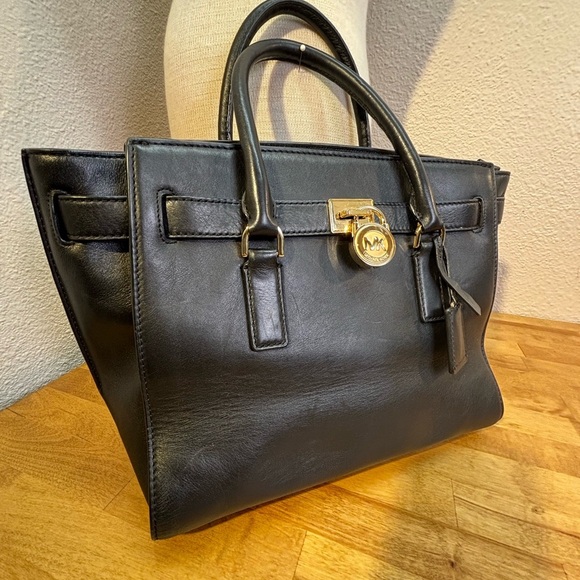 MICHAEL Kors Hamilton Satchel Black Leather Gold Hardware Lock & Key Bag - Picture 4 of 14